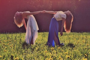 girls-839809_1920