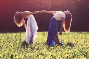 girls-839809_1920